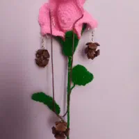 ست گوشواره و گردنبند دست ساز چوبی با طرحی خاص