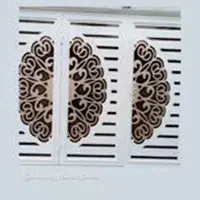 نقاش نقاشی د ر و پنجره وساختمان