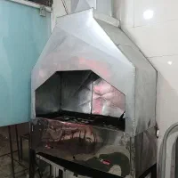 یک منقل کبابی و سه عدد میز صندلی