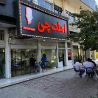 باریستا، صبحانه زن حرفه ای و کارگر ساده کافه