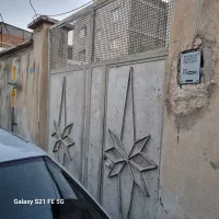 درب ماشین رو حیاط