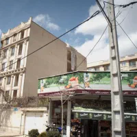 ۳۰متر مغازه با ۲۰ متر زیرزمین،پر تردد و شلوغ