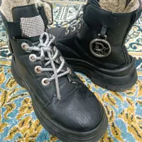 دو تا گفش بوت یکی بزرگ شماره 36ویکی30