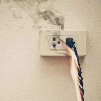 با استفاده از محافظ از نوسان برق جلوگیری کنیم