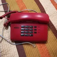 گوشی تلفن نو روی میزی ثابت صاایران