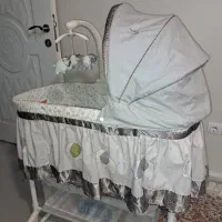 گهواره موزیکال و رقص نور کیفیت خارجی|اسباب و اثاث بچه|شیراز, غدیر جنوبی|دیوار