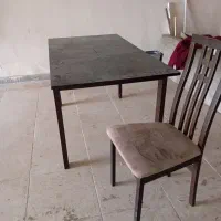 میز کاردرست نو  همراه دو عدد صندلی