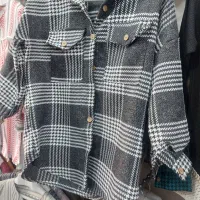 فروشنده خانم لباس فروشی