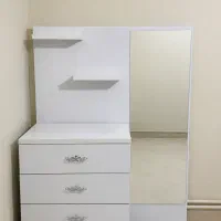 کمد به همراه ایینه