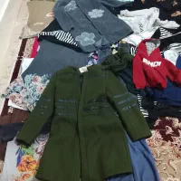 یک گونه لباس مخلوط فروش در حد نو هستند