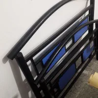 تخت نوجوان فلزی