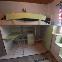 تخت و میز تحریر و کمد لباس