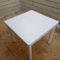 میز پلاستیکی چهارنفره