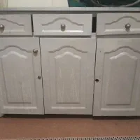 یک عدد کابینت فلزی