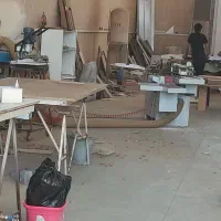 نیروی کار کار کرده اقا برای کار در کارگاه ام دی اف