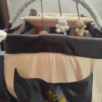 تخت پارک کنار مادر