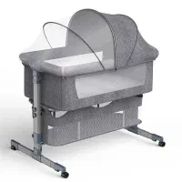 فروش یک گهواره کنار تخت مادر