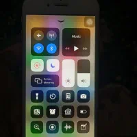 اپل iPhone 6 با حافظهٔ ۶۴ گیگابایت