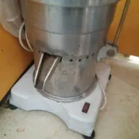 آب هویج گیری کاملا سالم.