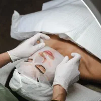 مدل جهت فیشیال vip فقط هزینه مواد گرفته میشود