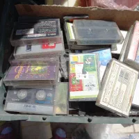 تعدادی نوار کاست به فروش می رسد
