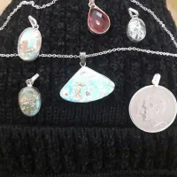 مدال وزنجیر فیروزه نیشابور|جواهرات|سورک, |دیوار