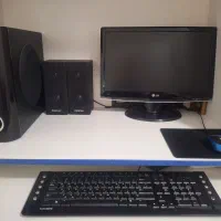 یک دستگاه کامپیوتر