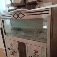 آکواریوم  با میز و وسایل