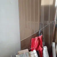 تعدادی شیشه رنگی ۶و۴میل میز که قسمتی ازسایزهای....