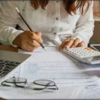 انجام کلیه حسابداری و مالیاتی شرکتها و مشاغل