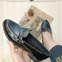 کفش و کالج|کیف، کفش، کمربند|قم, مسجد امام حسن|دیوار