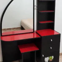 میز آرایش مشکی قرمز