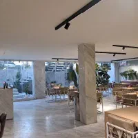 استخدام سالندار حرفه‌ای در رستوران