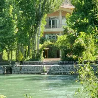 اجاره ویلا روزانه دربست کنار زاینده رود