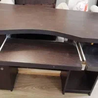میز کامپیوتر در حد نو