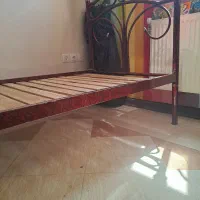 دو عدد تخت خواب فلزی سالم عرض ۹۰.آلبالویی|تخت و سرویس خواب|شیراز, گلستان|دیوار