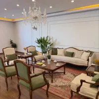 مبل کوئین فرانسوی با کاناپه خرچنگی