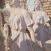 مجسمه آزادی بال دار خام