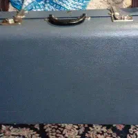 چمدان انگلیسی قدیمی مربوط به جنگ جهانی  اول|کلکسیون اشیاء عتیقه|همدان, |دیوار