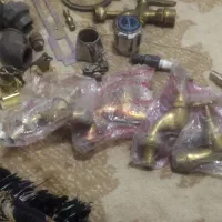 تعدادی شیرآلات،قفل،وغیره