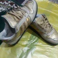 کتونی مارتون طلایی