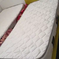 دوتا تخت و تشک نوجوان