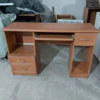 میز کامپیوتر و تحیر