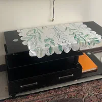 میز تلویزیون شیشه ای