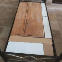 تخت فلزی