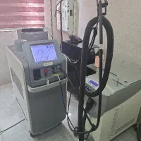 اپراتور لیزر موهای زائد خانم کلینیک زیبایی
