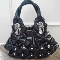 کیف مجلسی|کیف، کفش، کمربند|قم, وادی السلام|دیوار