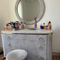 میز آرایشی به همراه دو عدد پاتختی و دو عدد آباژور