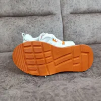 کتونی|کیف، کفش، کمربند|قم, هفت تیر|دیوار