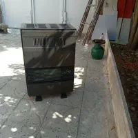 درب چوبی محکم در حد نو و بخاری ادنیس